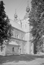 kościół parafialny pw. św.św. Floriana i Katarzyny XVII w. - elewacja północna - fragment, skan 1