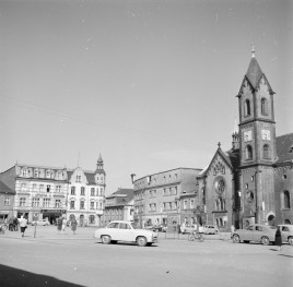 rynek z kościołem Zbawiciela, skan 1