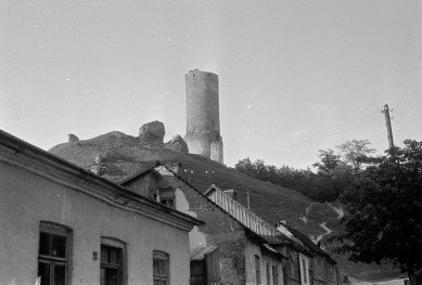zamek biskupów - baszta, skan 1
