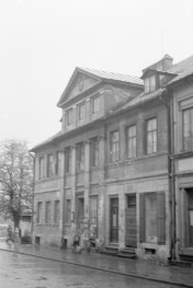 kamienica - detal architektoniczny, elewacja frontowa, skan 1
