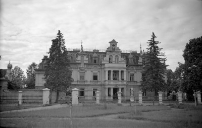 Pałac Buchholtzów - elewacja frontowa., skan 1