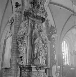 kościół Świętych Apostołów Jakuba i Filipa - nawa główna, rzeźba Marii z dzieciątkiem, skan 1