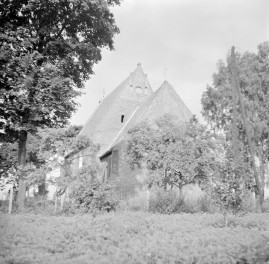 kościół parafialny pw. św. Marcina - widok od strony wschodniej, skan 1