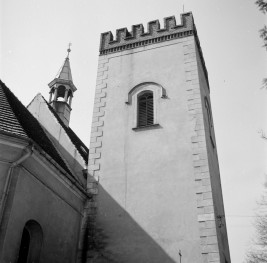 kościół pw. Narodzenia św. Jana Chrzciciela - elewacja północna - wieża kościelna - fragment, skan 1
