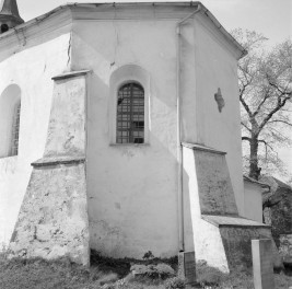 kościół pw. św. Jerzego - elewacja południowa - prezbiterium - fragment, skan 1