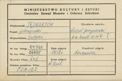 Zespół klasztorny - widok na fasadę dzwonnicy - metryczka, skan 1