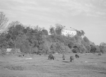 elewacja zamku, widok od strony rzeki, ob. Muzeum, skan 1