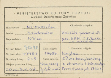 Zespół klasztorny - kościół, wnętrze, górny fragment ołtarza  bocznego, po lewej stronie nawy -  metryczka, skan 1