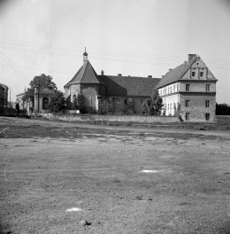 kościół klasztorny jezuitów pw. Nawiedzenia NMP - widok ogólny, skan 1