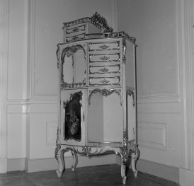 pałac, mała oficyna - wnętrze, szafka, skan 1