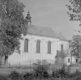 kościół pw. Wniebowzięcia NMP - elewacja boczna, prezbiterium, skan 1