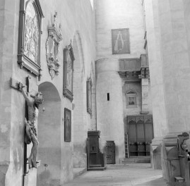 kościół pw. Bożego Ciała - wnętrze - nawa boczna południowa - widok w kierunku zachodnim /chór/, skan 1