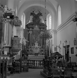 kościół św. Anny - wnętrze: ołtarz główny, skan 1