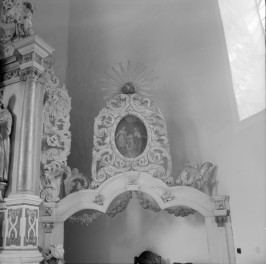 kościół filialny pw. św. Andrzeja - wnętrze: prawa bramka ołtarza głównego, skan 1