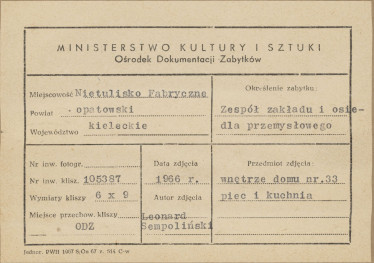 Zespół XIX w. zakładu przemysłowego - osiedle fabryczne , wnętrze domu nr 33, widok na kuchnię i piec - metryczka

, skan 1