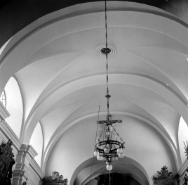 kościół św. Józefa i św. Piotra - wnętrze, sklepienie nawy, skan 1