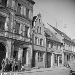 kamienica - elewacja frontowa, skan 1