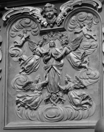 Kościół Mariacki pw. Wniebowzięcia Najświętszej Marii Panny - stalle w prezbiterium (ok. 1635) - scena - Wniebowzięcie - F. Möller, skan 1
