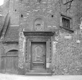 muzeum archidiecezji - portal w wieży, skan 1
