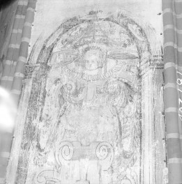 klasztor Franciszkanów - kościół pw. Świętej Trójcy - wnętrze - nawa główna - malowidła na filarze - fragment, skan 1