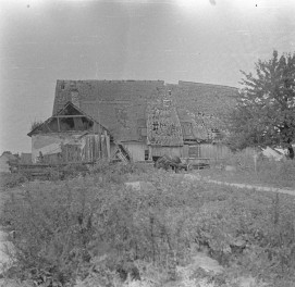 dworek - elewacja frontowa, skan 1