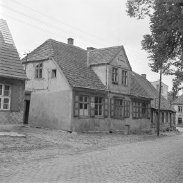 dom - elewacja, dach naczółkowy, skan 1