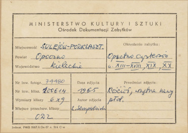 Zespół opactwa cystersów - wnętrze kościoła, widok nawy bocznej płd. - metryczka, skan 1