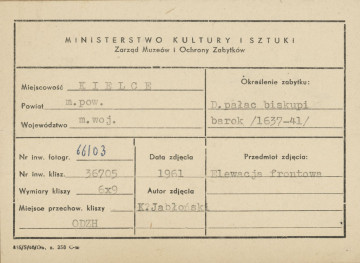 Pałac biskupów - widok ogólny od strony fasady - metryczka, skan 1