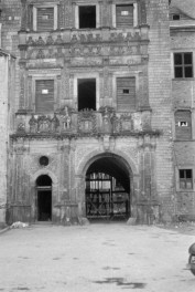 zamek - brama wjazdowa, skan 1