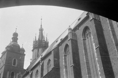 Kościół Mariacki pw. Wniebowzięcia Najświętszej Marii Panny - elewacja południowa - fragment, skan 1