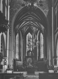 kościół Mariacki - prezbiterium, ołtarz, skan 1