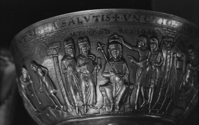 Katedra pw. Wniebowzięcia Najświętszej Marii Panny i św. Wojciecha - wnętrze: kielich z Trzemeszna, romański - czasza, skan 1
