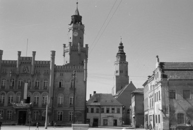 rynek - kościół i ratusz, skan 1
