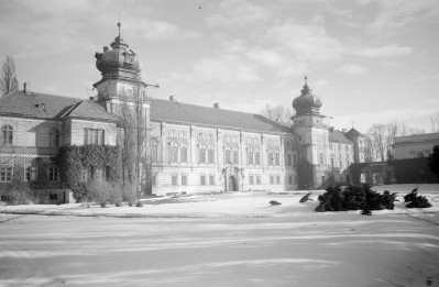 zamek magnacki Lubomirskich i Potockich - elewacja frontowa - widok od zachodu, skan 1