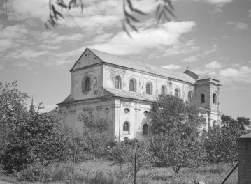 kościół św. apostołów Piotra i Pawła, elewacja boczna i od strony prezbiterium, , skan 1
