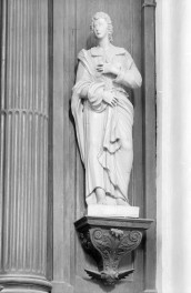 kościół, ob. pw. św. Piotra z Alkantary i św. Antoniego z Padwy - wnętrze: ołtarz główny, figura Św. Jana, skan 1