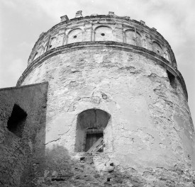 Zamek Kazimierzowski - baszta południowo-wschodnia od strony wschodniej, skan 1