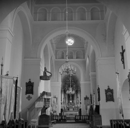 Kościół św. Andrzeja Apostoła - prezbiterium kolebkowe, ambona, skan 1