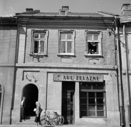 kamienica - elewacja frontowa, punkt usługowy, skan 1