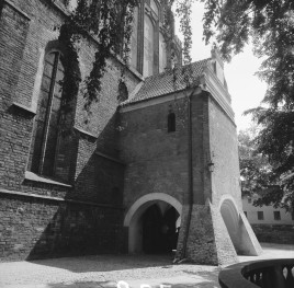 Katedra św. Marcina i Mikołaja. Kruchta., skan 1