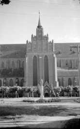 kościół, ob. katedra pw. Najświętszej Marii Panny - elewacja północna, fragment, skan 1