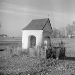 kapliczka przydrożna XVIII-XIX - widok zewnętrzny, skan 1