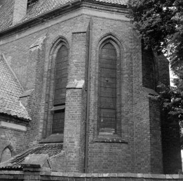 kościół parafialny pw. św. Jakuba Apostoła - elewacja południowo-wschodnia, fragment, skan 1