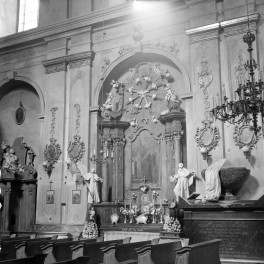kościół parafialny pw. św. Marii Magdaleny - wnętrze: ołtarz boczny, lewy, skan 1