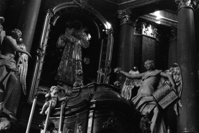 klasztor Bernardynów - kościół pw. św. Antoniego Padewskiego - wnętrze - fragment, skan 1