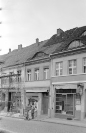 kamienica - elewacja frontowa, skan 1
