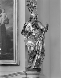 Kościół pw. NMP i św. Mikołaja - ołtarz boczny przy tęczy: rzeźba św. Mikołaja., skan 1