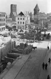 kościół parafialny, ob. rektorski pw. św. Katarzyny i Baszta Jacek - widok ruin, skan 1