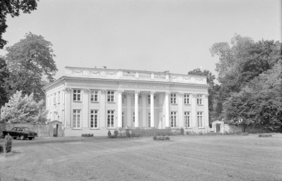 pałac Czartoryskich - Pałac Marynki - elewacja frontowa od północnego - wschodu, skan 1
