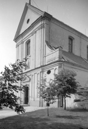 kościół pw. św. Wawrzyńca - widok od frontu, skan 1